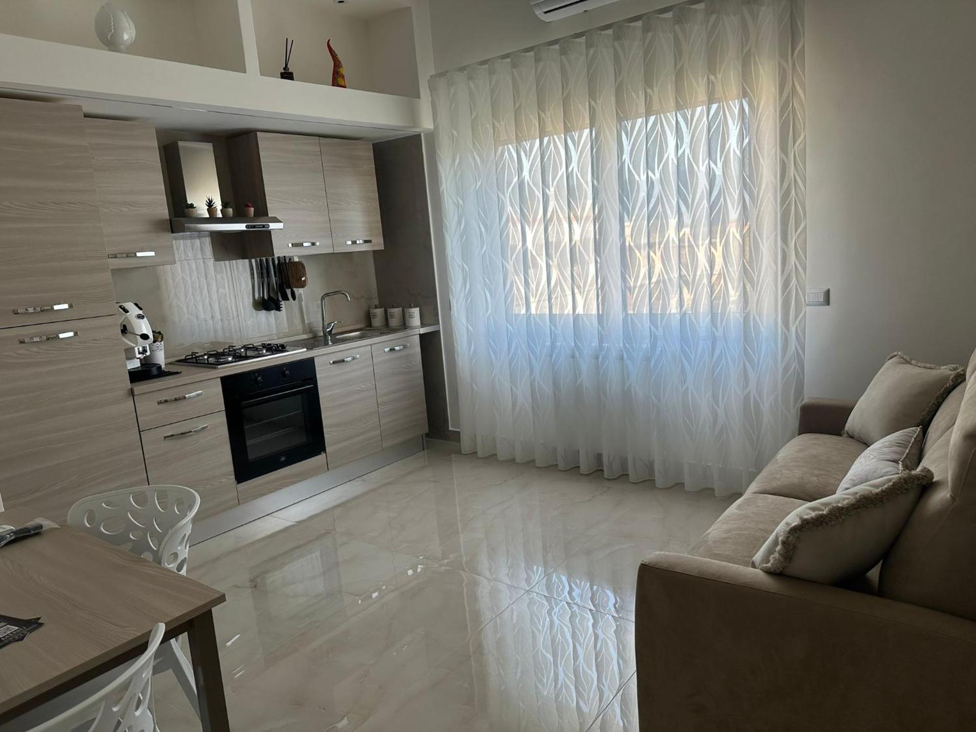 Leonida Apartment *